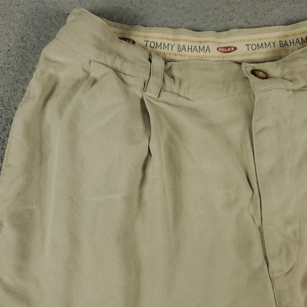 Tommy Bahama Shorts Mens Size 33 Beige Silk Casual Pleated Chino - Picture 2 of 8